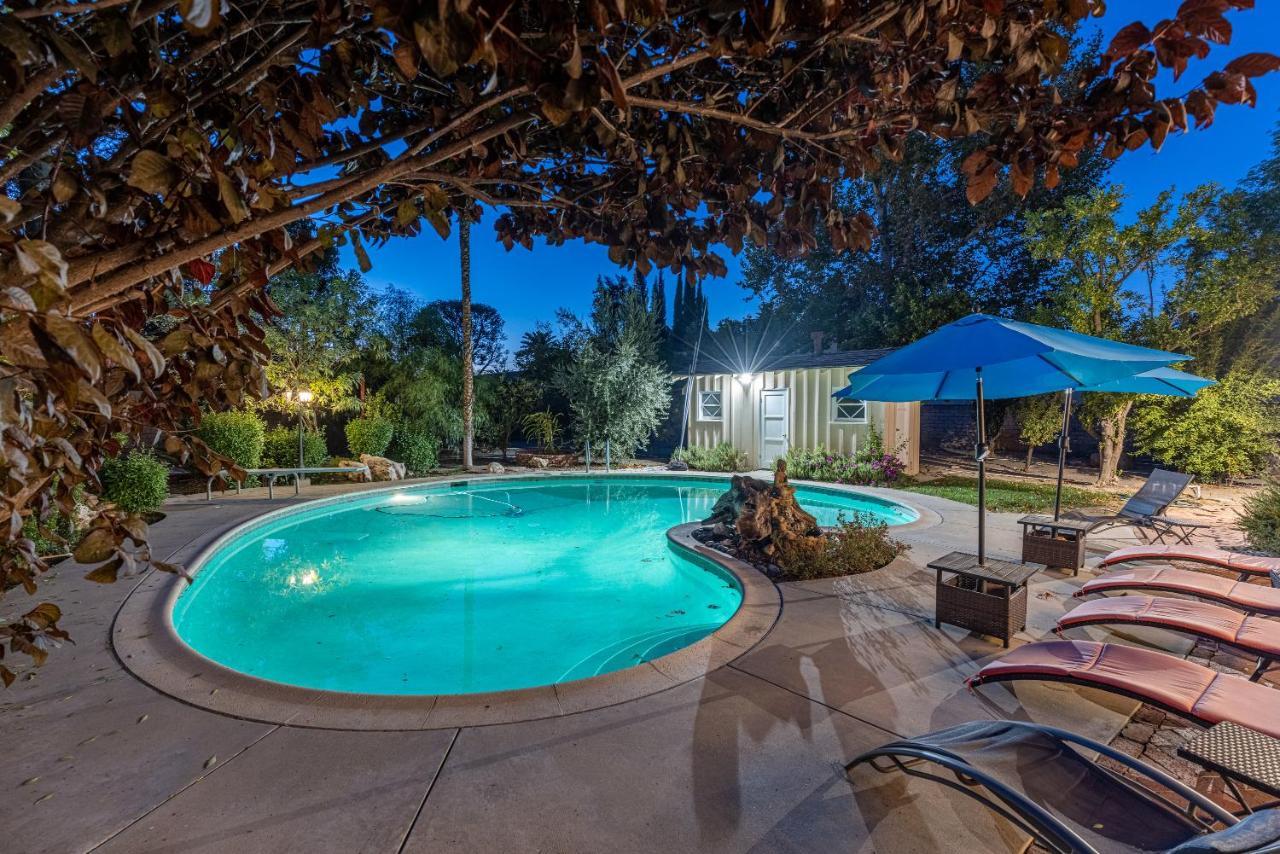 Spacious With Garden & Pool Holiday home Los Angeles