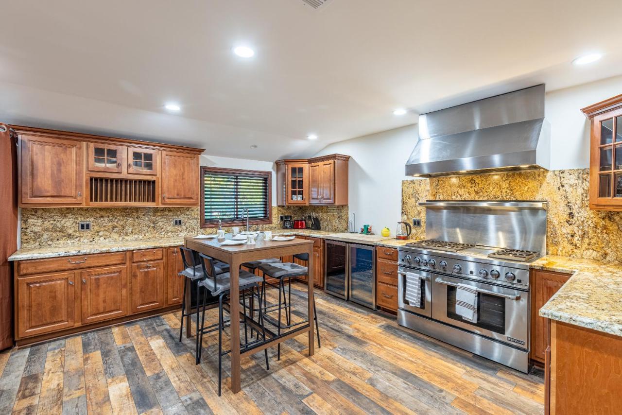 Spacious With Garden & Pool Holiday home Los Angeles